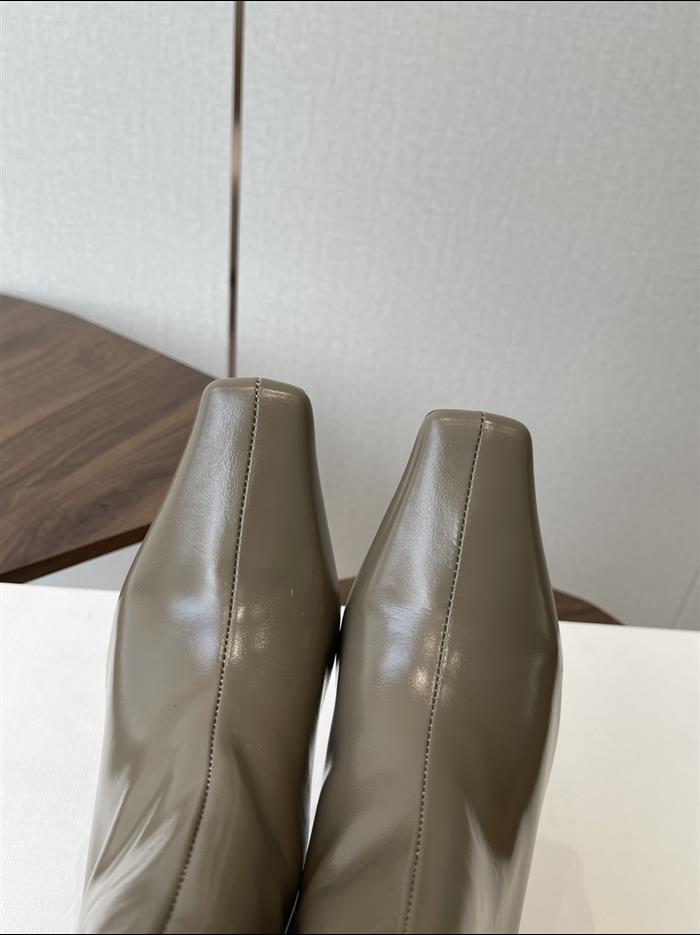 2025112817448584 390